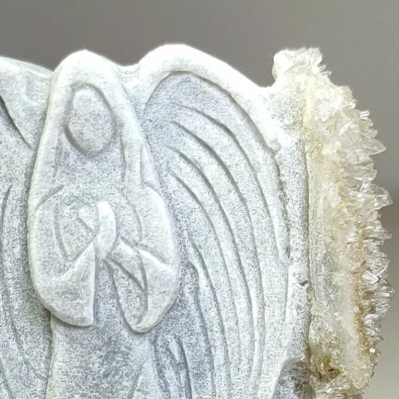 ✨Charged✨ carved Angel quartz cluster - Picture 4 of 4
